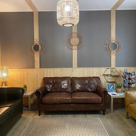 Bohobos Hostel Antibes Luaran gambar