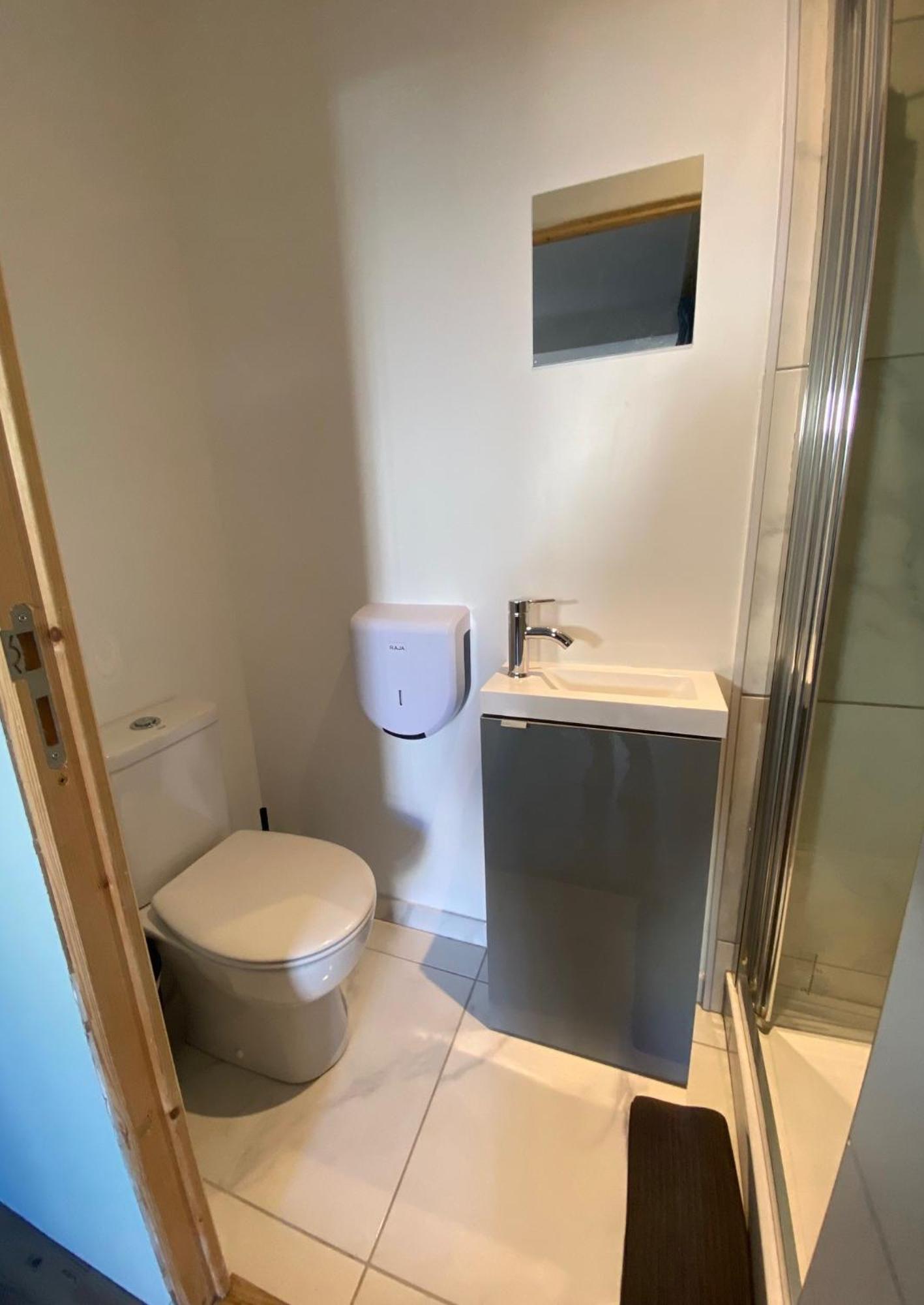 Bohobos Hostel Antibes Luaran gambar